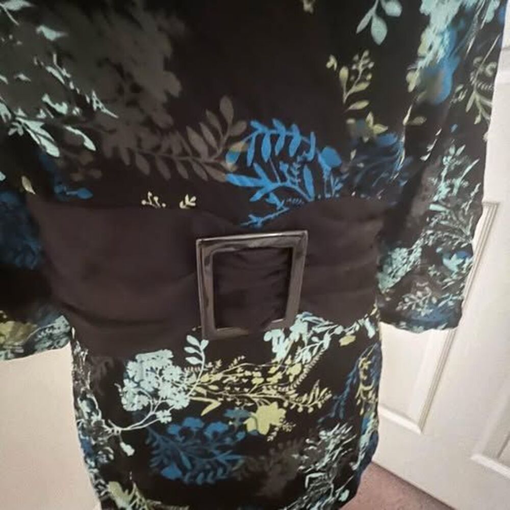 Blouse XL Style & Co. Black Floral V Neck Belt pit-pit=20” length=27” C3023 - Picture 2 of 6